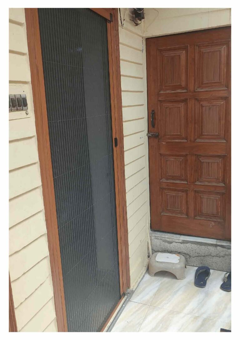Door with mosquito net